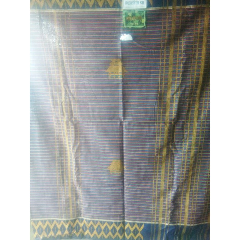sarung motif karo