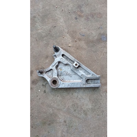bracket dudukan kaliper rem belakang supra x 125 ori