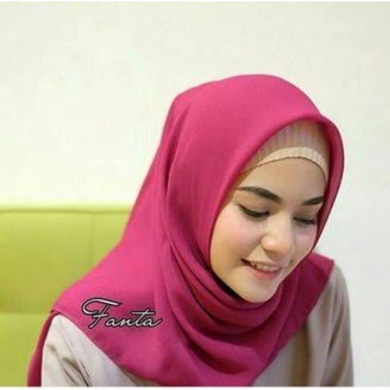 Hijab segi empat paris premium polos by : catlyn carla-Fanta