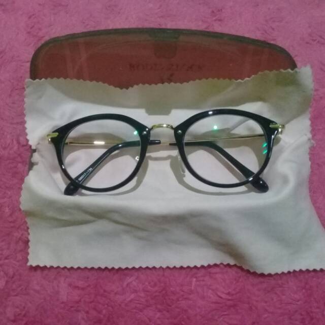 Kacamata minus 1/4 kanan