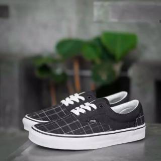 vans era woven