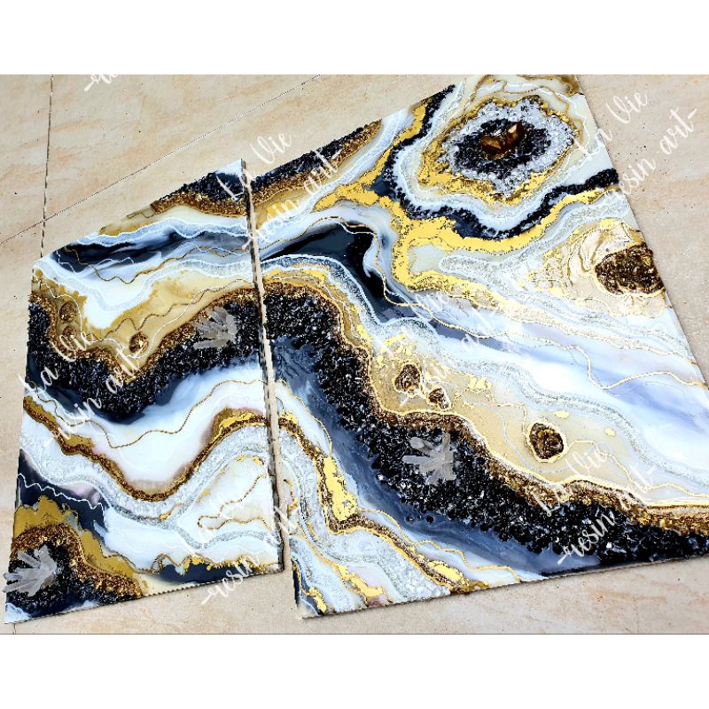 Geode Resin Art Painting Black-White and Gold