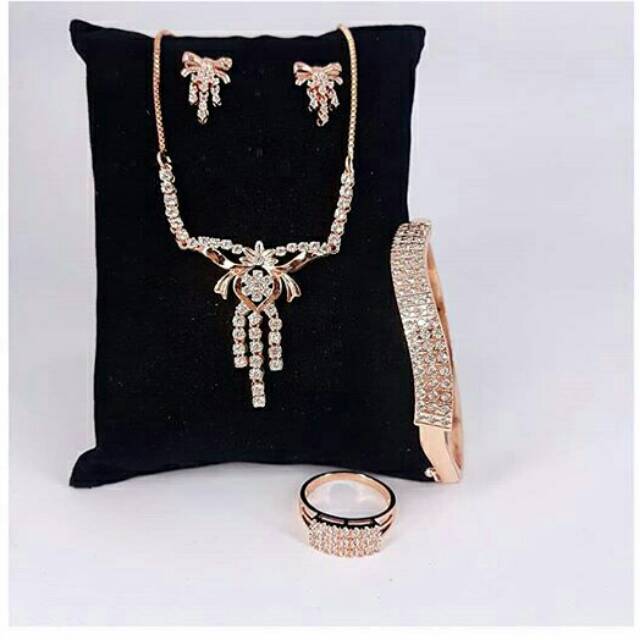 Set berlian tura medan