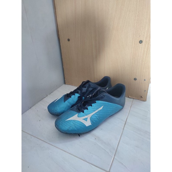 sepatu futsal mizuno