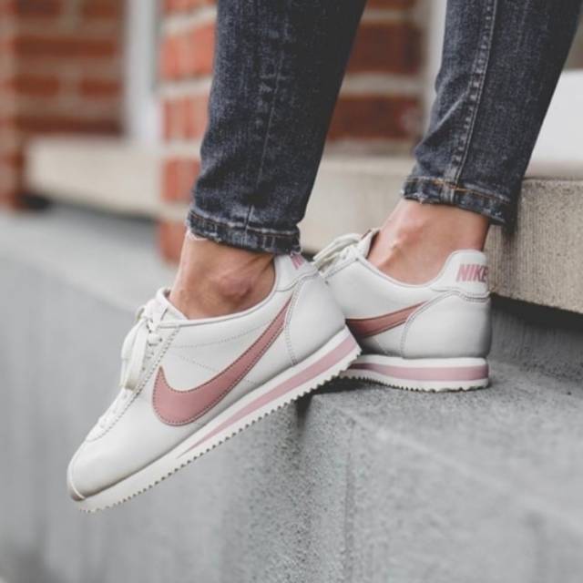 nike classic cortez light bone