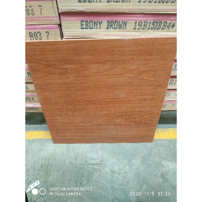 Keramik lantai motif serat kayu coklat GRATIS ONGKIR 30x30 kw 1 Impresso