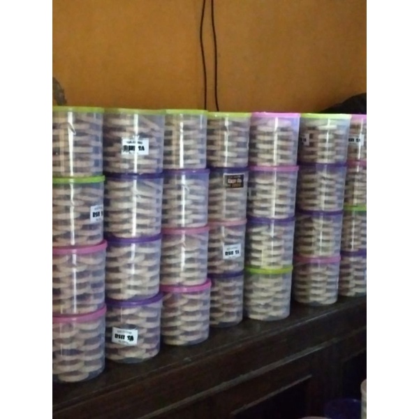 

RHISA Kue Kacang kering toples Mutiara
