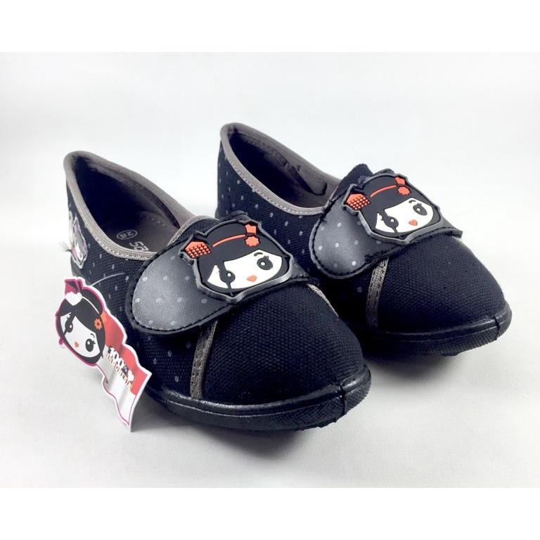 SEPATU ANAK PEREMPUAN-SEPATU SEKOLAH ANAK PEREMPUAN-SEPATU ANAK CEWEK-SEPATU SANTICA YOSHIKO HITAM ABU 27 - 34 - FANZ STORE