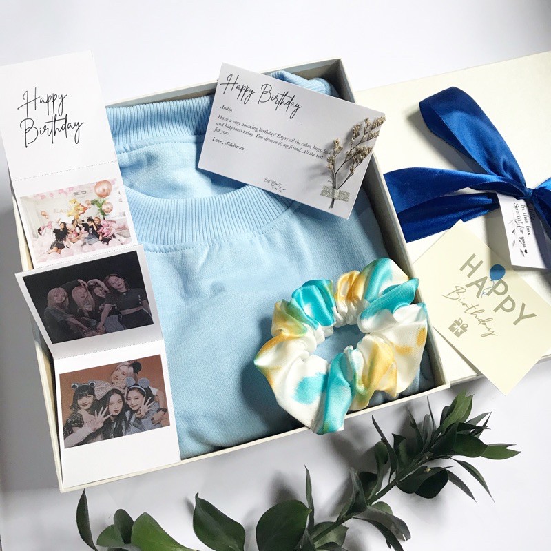

Sweater Basic Blue / Kado Ulang Tahun / Kado Anniversary / Kado Wisuda