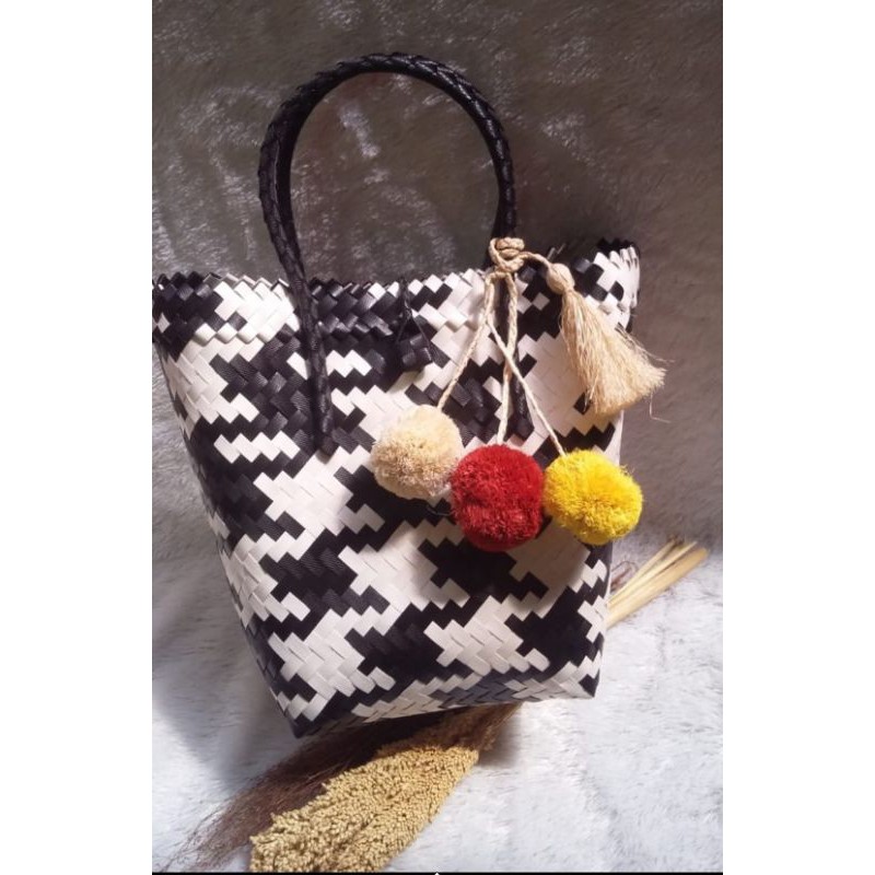 

Monochrome Short Handle