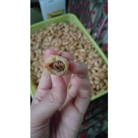 

pastel mini 1 kg isi abon SAPI PREMIUM,renyah,gurihhEmpuk,endull#HOME MADE