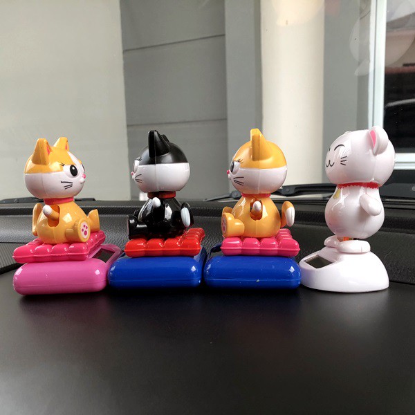 LITTLE CUTE CAT Kucing Boneka Figure Miniatur Pajangan Mobil Solar Power Goyang Kepala Shacking Head