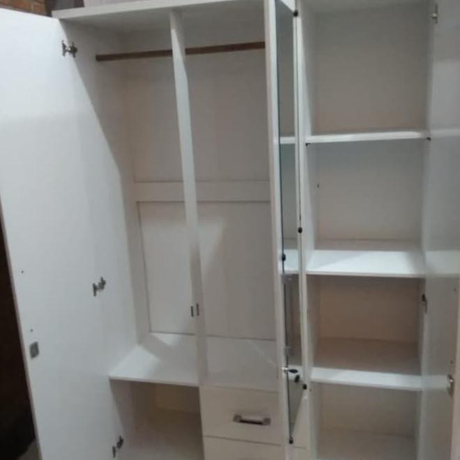 Lemari Pakaian 3 Pintu Minimalis Putih - Putih Hitam Kode 982