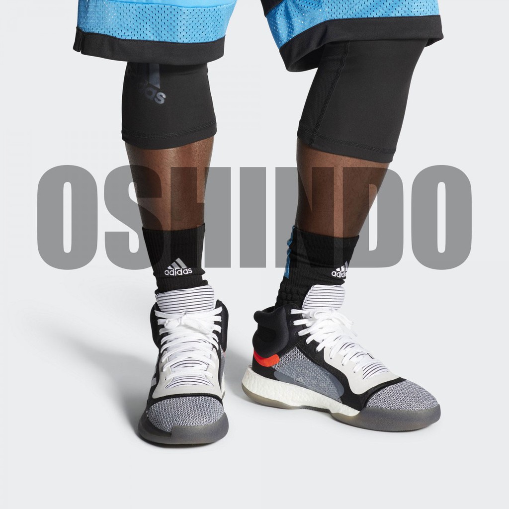 Sepatu Basket Adidas Basketball Marquee Boost Warna Hitam Putih