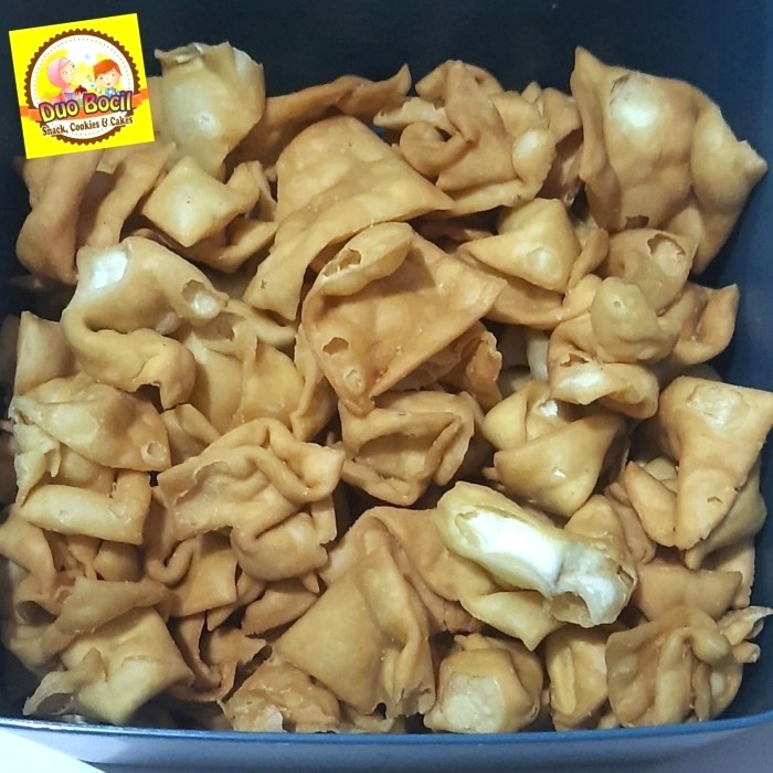 

Keripik Pangsit Lipat / Keripik Bawang Gurih 250 Gram - Duo Bocil Snack