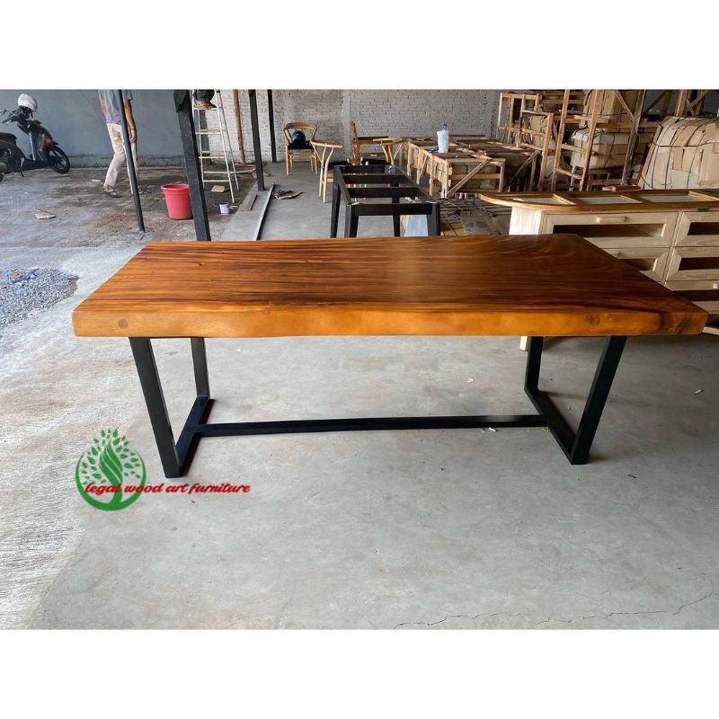 Meja makan solid kayu trembesi