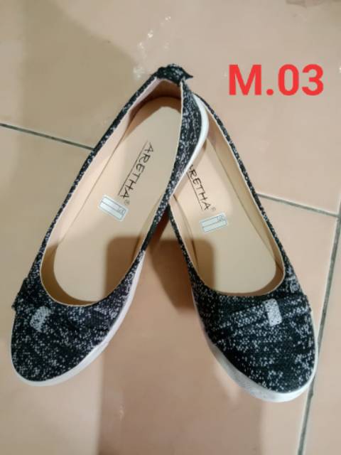 Sepatu slip on cewe