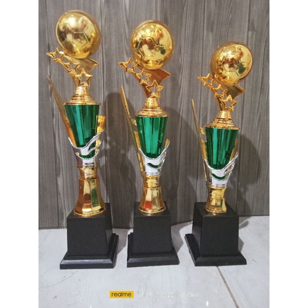 piala figur bola