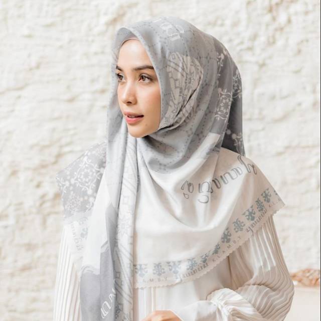 Kanaka Scarf Bunaken Wearing Klamby