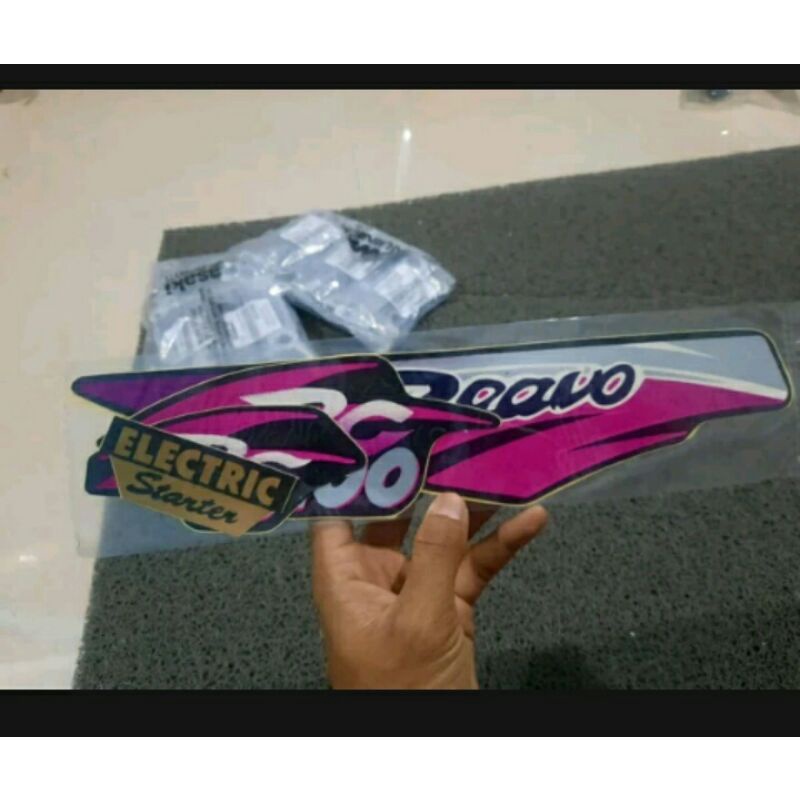 LIS STRIPING STICKER SUZUKI RC BRAVO RC100 WARNA PINK