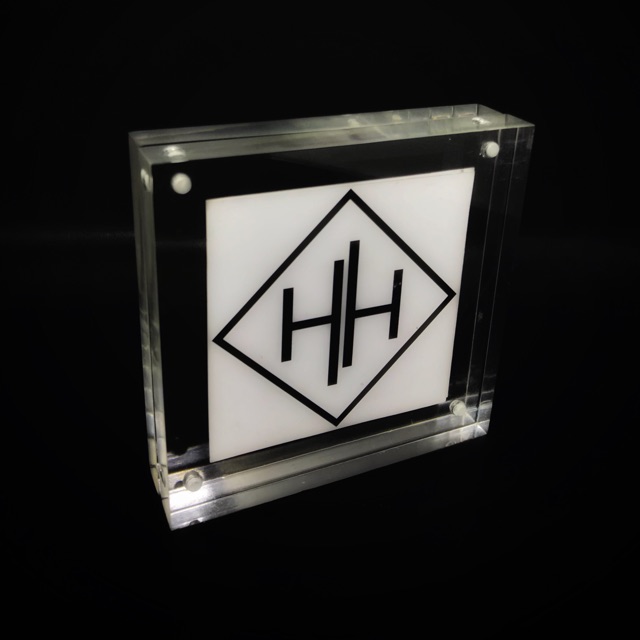 

Akrilik display untuk kartu dilengkapi dengan magnet #akrilik #acrylic #magnet #display