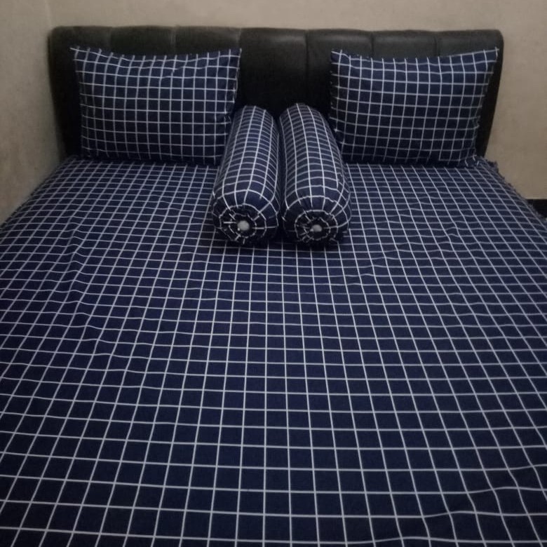 Sprei Dyanoer Motif Biru Garis Putih