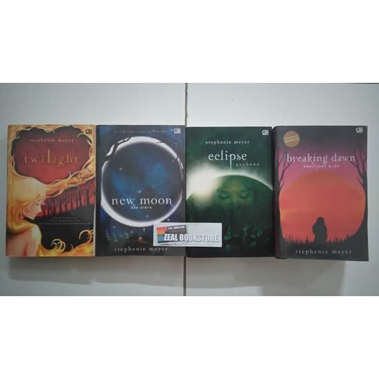 TWILIGHT SERIES - STEPHENIE MEYER