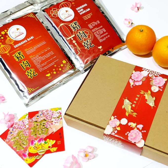 

BISA BAYAR DITEMPAT Paket Hampers Imlek - Dendeng Babi & Dendeng Samcam / Bakkwa - 1 Babi 1 Samcam