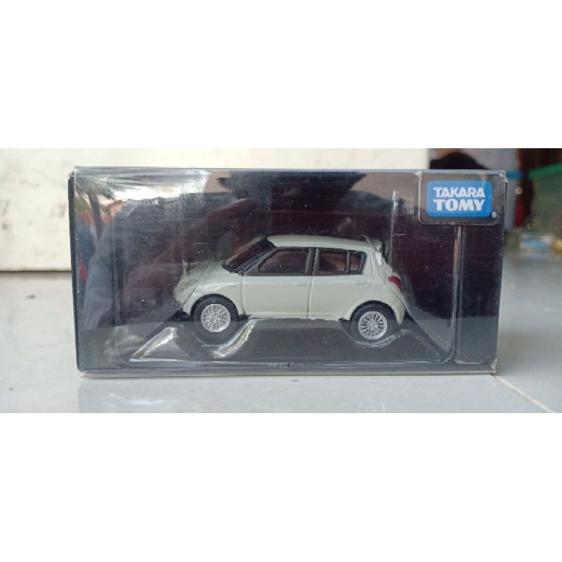 Tomica limited ( TL ) Suzuki Swift putih..