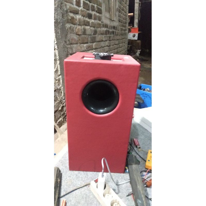 subwoofer aktif 8 inch model  bazooka untuk mobil / truk
