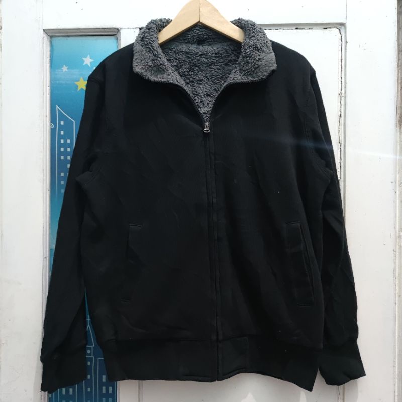 Uniqlo hitam sherpa