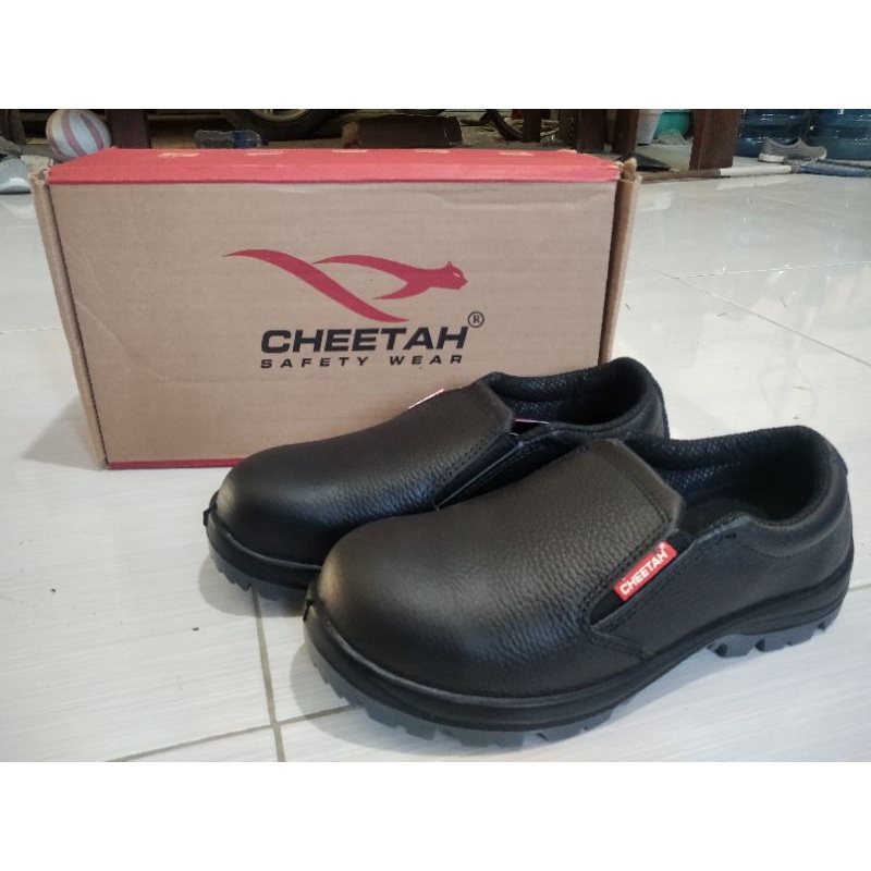 Sepatu Safety Cheetah 7001H FREE Semir Sepatu Kiwi Poles Warna Hitam