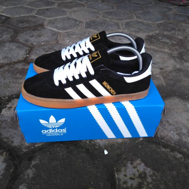 SEPATU CASUAL ADIDAS MUNCHEN