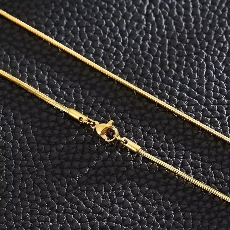Kalung Titanium Model Kotak Warna Emas Pria dan Wanita