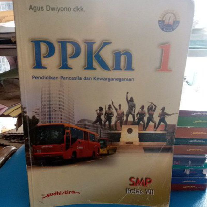 buku untuk SMP kelas 7 PPKN