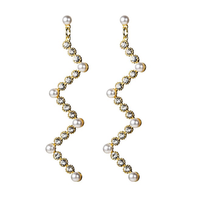 LRC Anting Tusuk Fashion Gold Right Angle Curved Diamonds With Pearl Geometric Earrings F89116