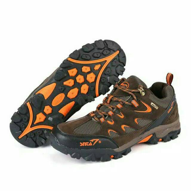 sepatu hiking snta