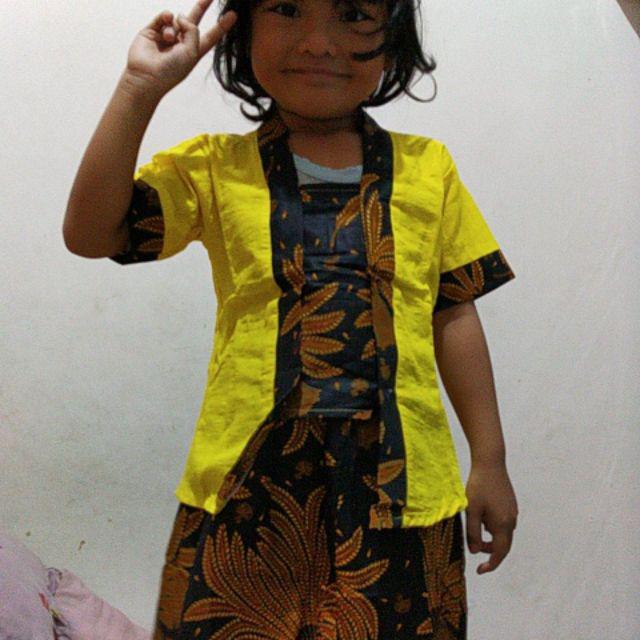Kutu Baru Anak Usia 1,2,3,4,5,6,7,8,9,10,11,12 Tahun Setelan Kebaya Lengan Pendek + Rok Batik