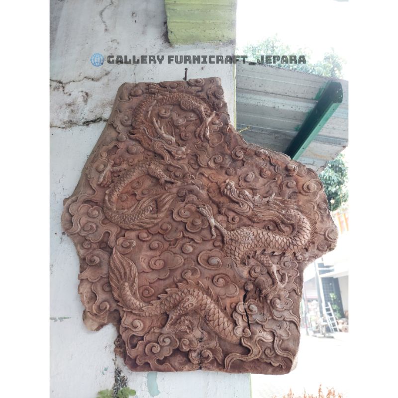Dekorasi Dinding Ukir Naga Kayu Jati Tua