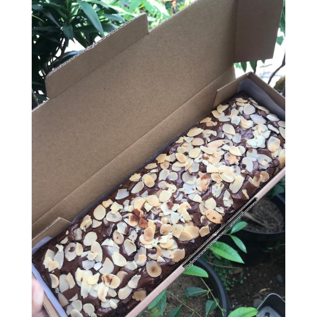 

Almond Brownie L