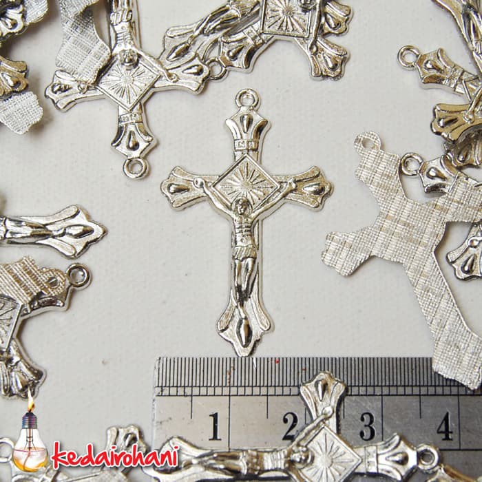 Bandul Salib Cross Logam Nikel Bahan Souvenir Kalung Rosario Besar