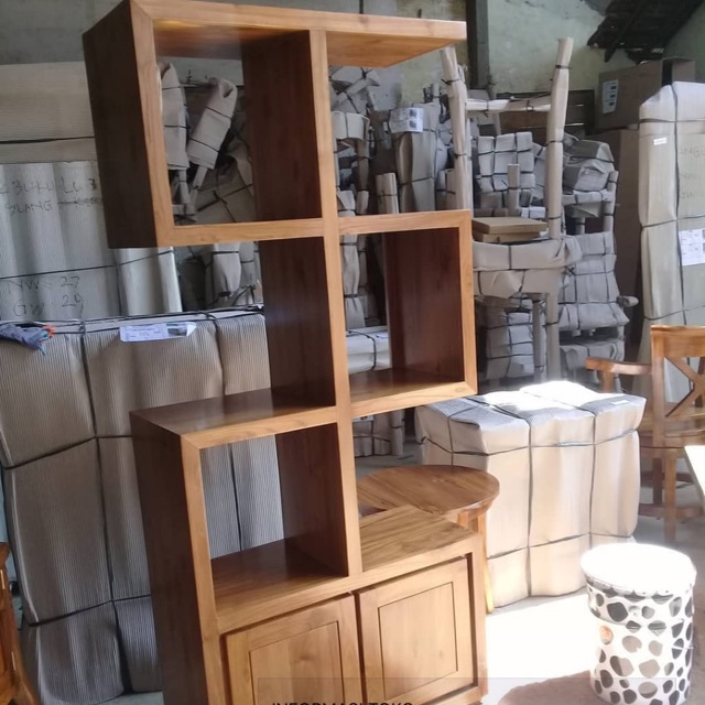 Lemari partisi minimalis kayu jati