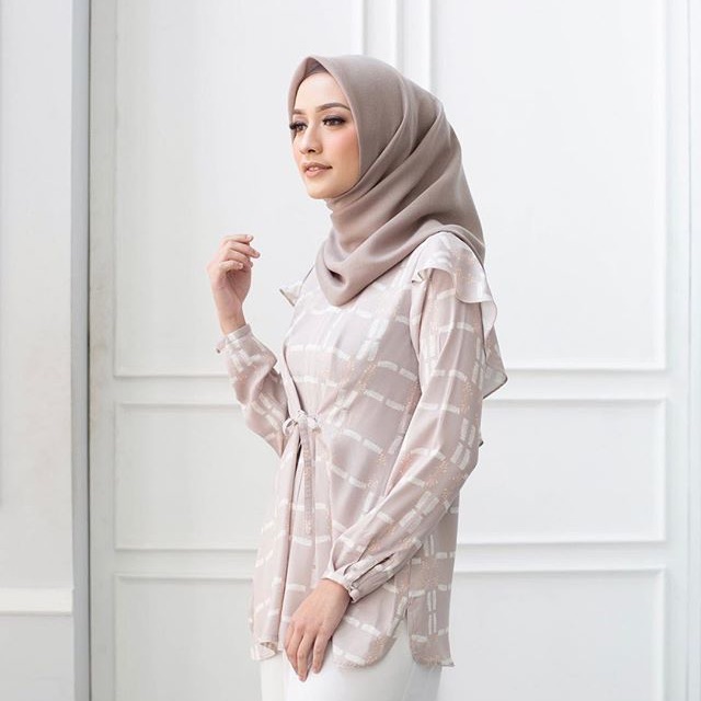 Emily Blouse Wearing Klamby