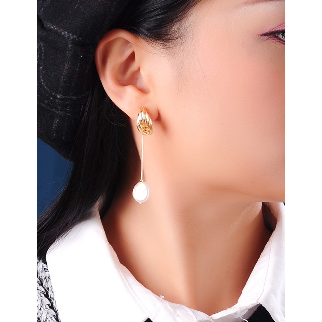 LRC Anting Tusuk Fashion Gold Geometric Alloy Artificial pearl D37722