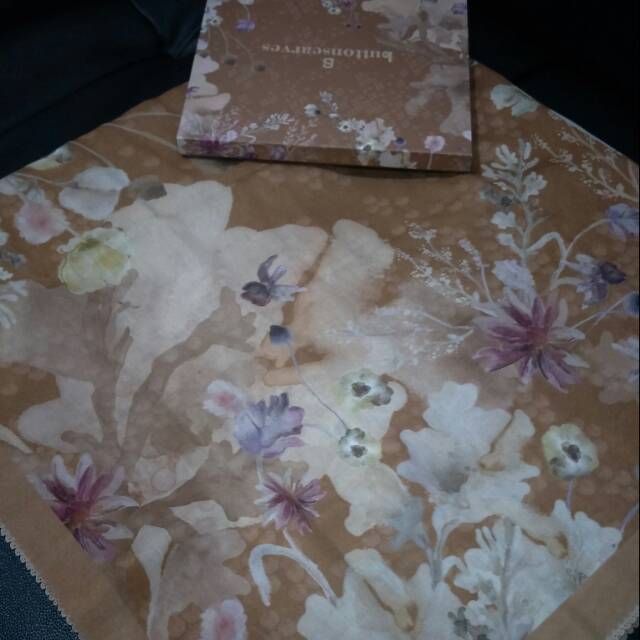 Preloved Fiore russet buttonscarves