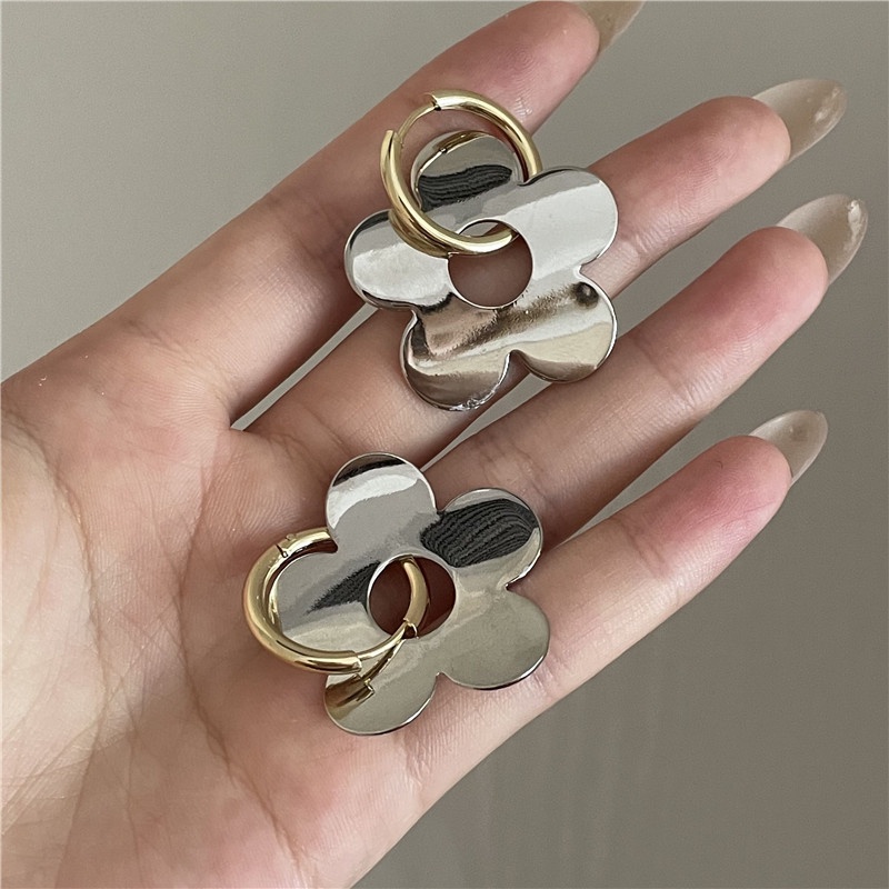 Anting Bentuk Bunga Bahan Metal Gaya Retro Korea