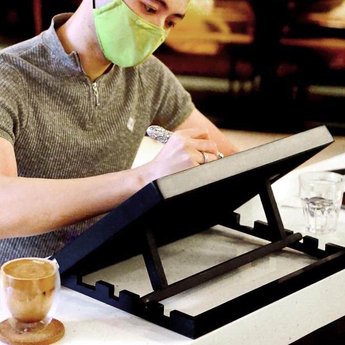 

Meja Gambar Lipat A3 Ergonomic Adjustable Hitam