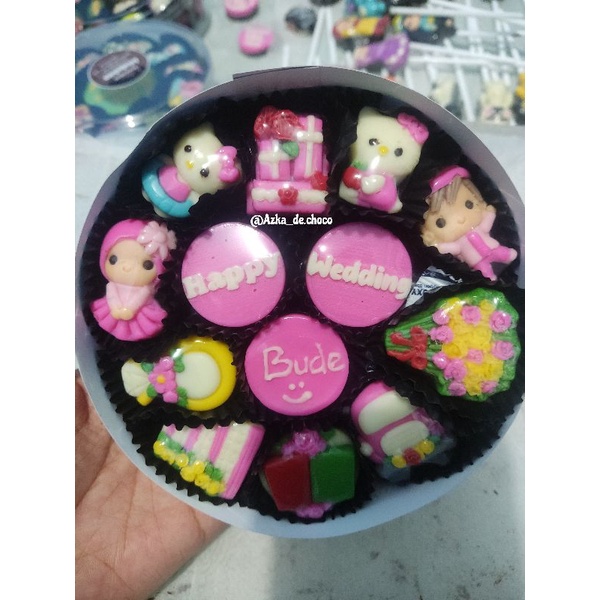 

Coklat Karakter Kado lucu