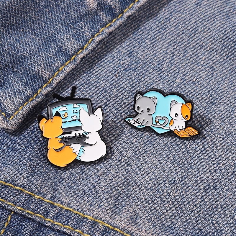 Bros Pin Enamel Bentuk Kartun Hewan Rubah Kucing Untuk Aksesoris Pakaian