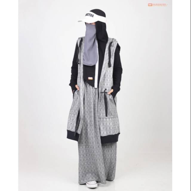 Shelyna skirt & vest grey size M by nusseyba